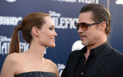 Brad Pitt y Angelian Jolie quiz fue una de las parejas ms importantes que ha dado Hollywood. Las dos estrellas se enamoraron durante el rodaje de Sra. Y Sr. Smith. Pitt an estaba casado con Jennifer Aniston y los rumores sobre el affaire con Jolie terminaron por romper su matrimonio. La pareja incluso tena su propio apodo Brangelina. Fueron pareja 12 a?os y tiene seis hijos. Su escandaloso divorcio sorprendi al mundo del espectculo. 