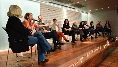 Los nuevos directores de seis centros culturales de Madrid, con la alcaldesa Manuela Carmena.