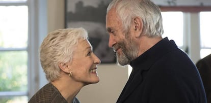 Helen MIrren e Jonathan Pryce em &#039;The Wife&#039;