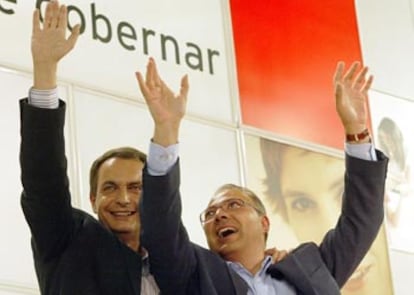 José Luis Rodríguez Zapatero y Ángel Olivares, candidato a la alcaldía de Burgos, ayer en el mitin socialista.