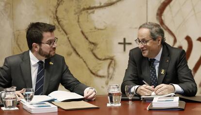 El presidente de la Generalitat, Quim Torra, junto al vicepresidente, Pere Aragonés, durante la primera reunión del año del Govern.