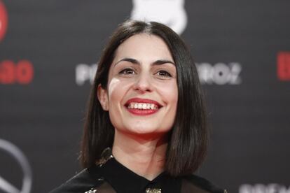 Celia Rico posa durante la alfombra de los Premios Feroz en Bilbao, el 19 de enero de 2019. Rico se inició como directora en el año 2012 con el cortometraje 'Luisa no está en casa' seleccionado en más de 70 festivales nacionales e internacionales. En esta edición de los Goya, el largometraje de Rico cuenta con cuatro nominaciones, incluyendo Mejor actriz protagonista, Mejor actriz de reparto y Mejor montaje. Para levantar su primera película, 'Viaje al cuarto de una madre', Celia Rico ha husmeado, primero, y ahondado, después, en sus orígenes, en su familia y en su pueblo -Constantina (Sevilla)- prolongando algunos de los temas que ya aparecían en su corto de 2012.