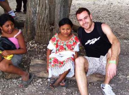 David Oliver, en el   viaje a Mxico que realiz con sus compa?eros de facultad, en una foto cedida por la familia.