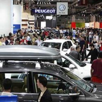 El sector del automóvil combate en Barcelona su desesperación