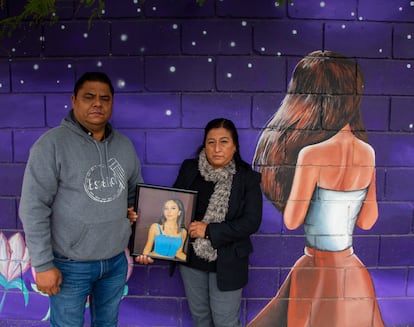 Mario Escobar and Dolores Bazaldúa, Debanhi Escobar's parents, in front of a mural in her memory in Monterrey last November. 