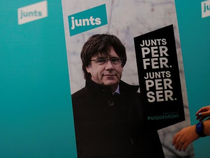 Cartel electoral de Junts per Catalunya en la sede del partido en Barcelona, el miércoles.