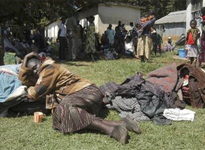 Desplazados de la etnia lujo se refugian en el recinto de una comisaría en Limuru, a unos 30 kilómetros de Nairobi.