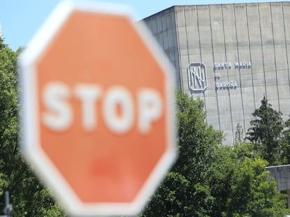 Exterior de la central nuclear de Santa María de Garoña (Burgos).