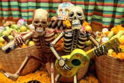 La popular catrina mexicana &ndash;la muerte&ndash; es una calavera disfrazada con diferentes atuendos.