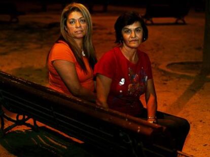Carmen Torrico (izquierda), boliviana de origen, y su cu&ntilde;ada Mar&iacute;a Elsa, han sido tratadas de chagas en Valencia.