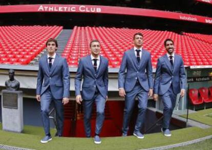 Iñigo Lekue, Óscar De Marcos, Aymeric Laporte y Raúl García, durante la presentación del traje oficial del Athletic el pasado miércoles.