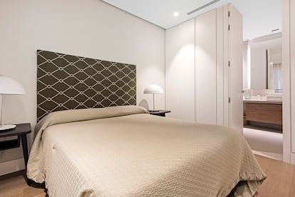 La zona principal de la vivienda cuenta con tres dormitorios.