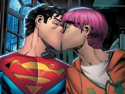 Jon Kent, hijo de Clark Kent y Lois Lane, besa a su novio, Jay Nakamura, en el nuevo cómic.