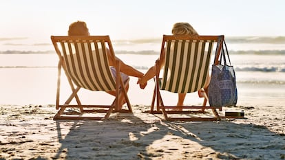 Artículo de EL PAÍS Escaparate que describe las sillas de playa plegables más vendidas en Amazon.