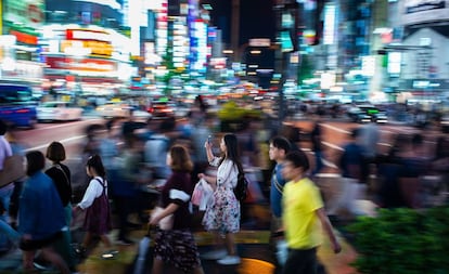 Viandantes en una calle de Tokio.