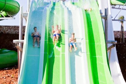 Una de las atracciones del parque acuático Splash Sur de Menorca.