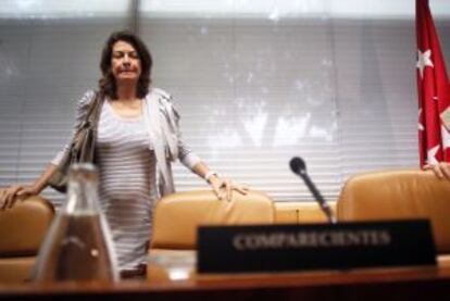 La consejera de Educación y Empleo, Lucía Figar, al inicio de su comparecencia en la Comisión de Educación.