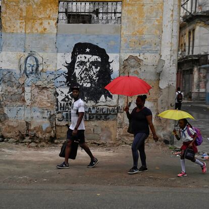Una imagen del Che Guevara pintada en una pared, en La Habana, Cuba, el 17 de marzo.