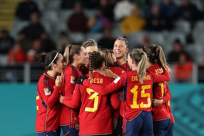 Jennifer Hermoso (centro) celebra el cuarto gol de España junto a sus compañeras. 
