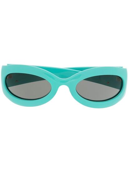 Gucci es experta en combinar el estilo retro y futurista y la prueba son estas gafas de sol en azul turquesa.

390€