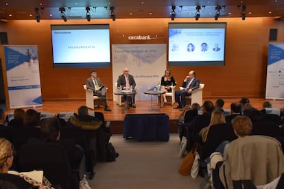 José López Calvo, Borja Adsuara, Cecilia Álvarez y Agustín Puente durante el I Congreso de DPOs, organizado por Wolters Kluwer.