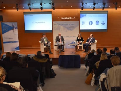 José López Calvo, Borja Adsuara, Cecilia Álvarez y Agustín Puente durante el I Congreso de DPOs, organizado por Wolters Kluwer.