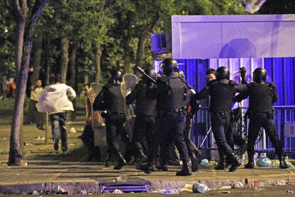 Cargas policiales contra los violentos que acabaron desluciendo la fiesta atlética.