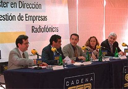 De izquierda a derecha, Josep Maria Martí, Augusto Delkader, Lluís Ferrer, Isabel de Polanco y Carlos Arroyo.
