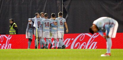 Alegría de los jugadores del Celta tras un gol al Betis.