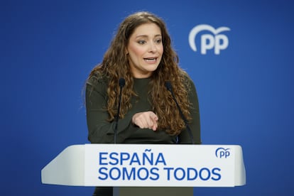 La vicesecretaria de Educación y Sanidad del Partido Popular (PP), Ester Muñoz, en la rueda de prensa al término de la reunión del Comité de Dirección de su partido este lunes en Madrid. EFE/ Mariscal