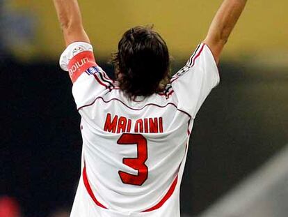 Maldini en un partido de Liga de Campeones de 2007.