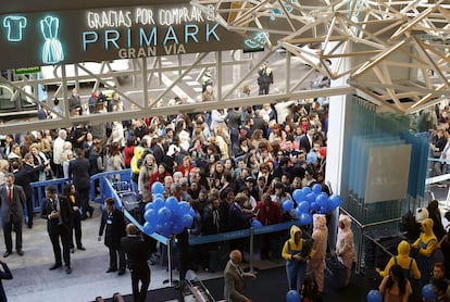 La entrada del Primark de la Gran Vía de Madrid, el día de su inauguración, en octubre de 2015.