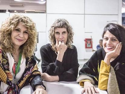 Las escritoras Gioconda Belli, Nona Fernández y Brenda Lozano en la FIL de Guadalajara.