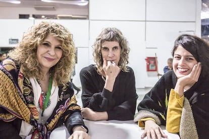 Las escritoras Gioconda Belli, Nona Fernández y Brenda Lozano en la FIL de Guadalajara.