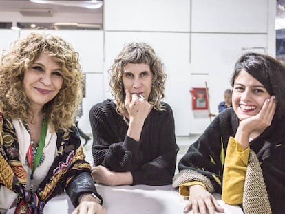 Las escritoras Gioconda Belli, Nona Fernández y Brenda Lozano en la FIL de Guadalajara.