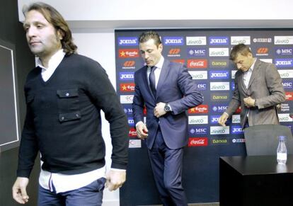 Rufete, el presidente del club Amadeo Salvo y Djukic tras la rueda de prensa
