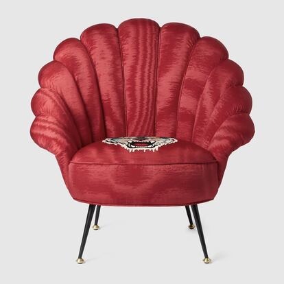 El sillón en forma de concha de Gucci es, quizás, la versión más atrevida para la introducción del moaré en los hogares.