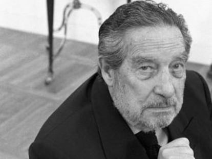 El escritor Octavio Paz, en 1996.