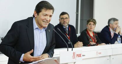 El presidente de la gestora del PSOE, Javier Fernández.