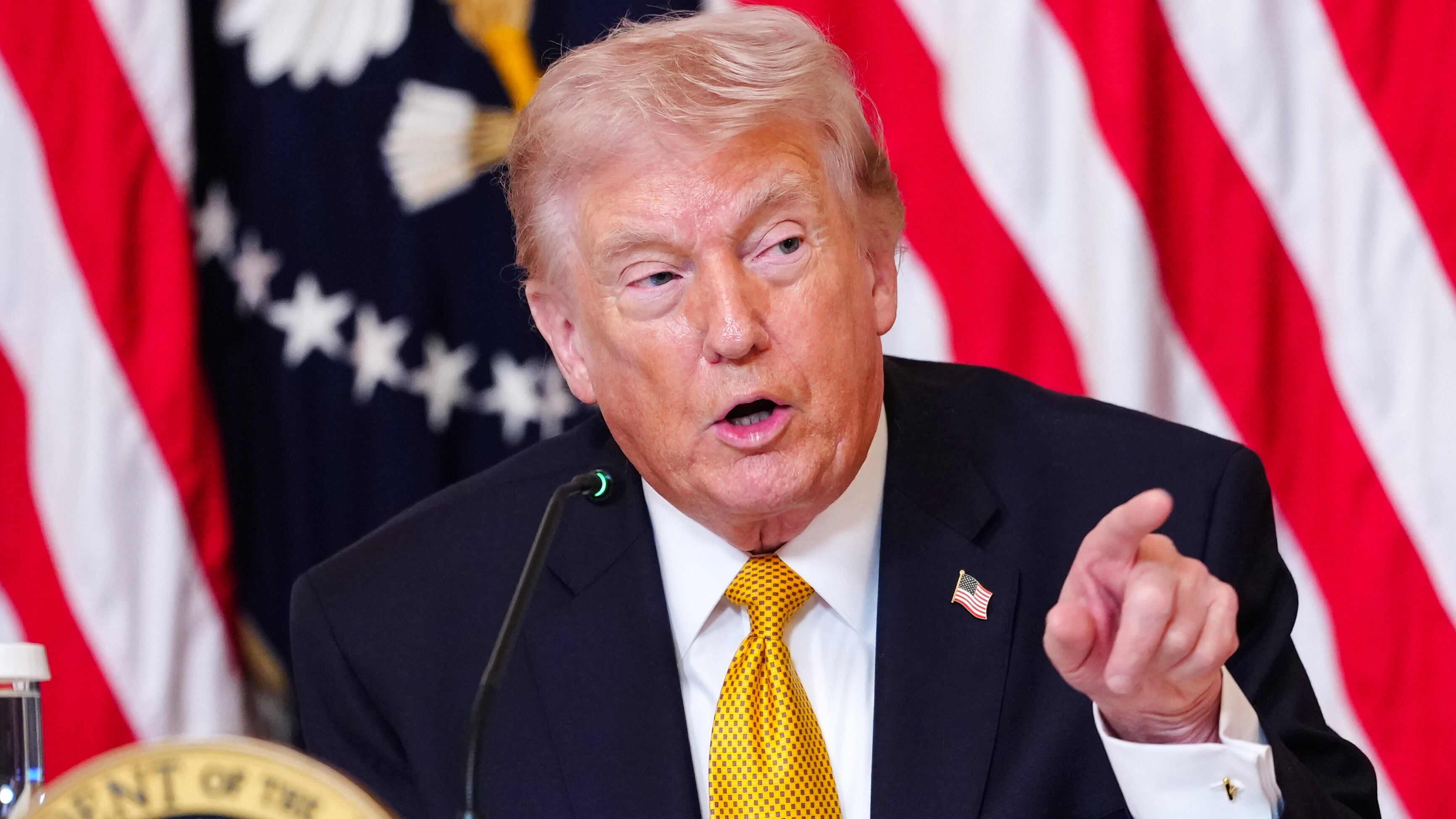 Trump askeri baskıyı İran'da artırıyor, Avrupa'nın meydan okumasına ve savaşın küresel ekonomideki yıkımına rağmen.