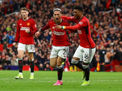 Antony celebra junto a Diallo un tanto sobre el Liverpool en la FA Cup.