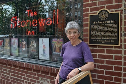 Martha Shelley, el pasado lunes ante The Stonewall Inn, en Nueva York.