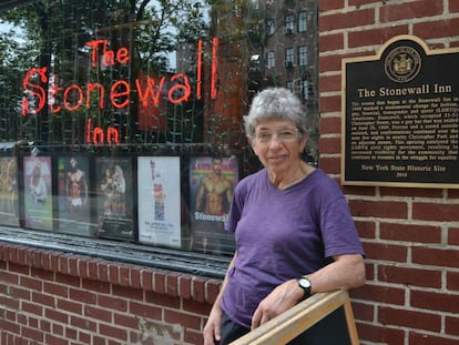Martha Shelley, el pasado lunes ante The Stonewall Inn, en Nueva York.
