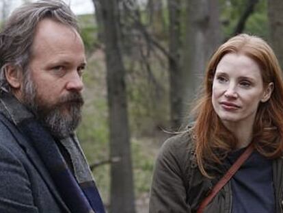 Peter Sarsgaard y Jessica Chastain, en 'Memory'.