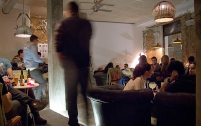 La Bicicleta, en pleno barrio de Malasaña, es un café-bar y taller de bicicletas.