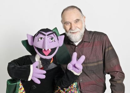 Jerry Nelson con una de las marionetas de Barrio S&eacute;samo.