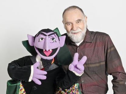 Jerry Nelson con una de las marionetas de Barrio S&eacute;samo.