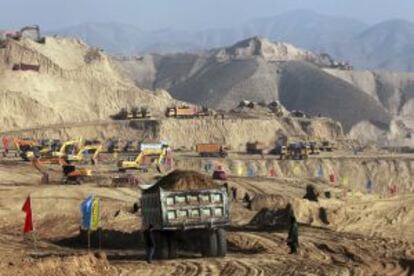 Trabajos en diciembre de 2012 en la zona de Baidaoping, en Lanzhou (China).