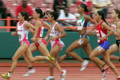 Isabel Macías (la segunda por la izquierda), en una competición internacional en 2006.