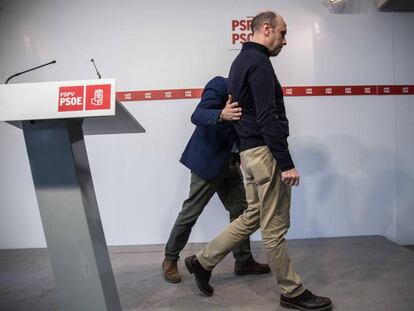 El alcalde de Alicante, Gabriel Echávarri, en la rueda de prensa que ofreció el viernes en la sede del PSPV-PSOE en València.